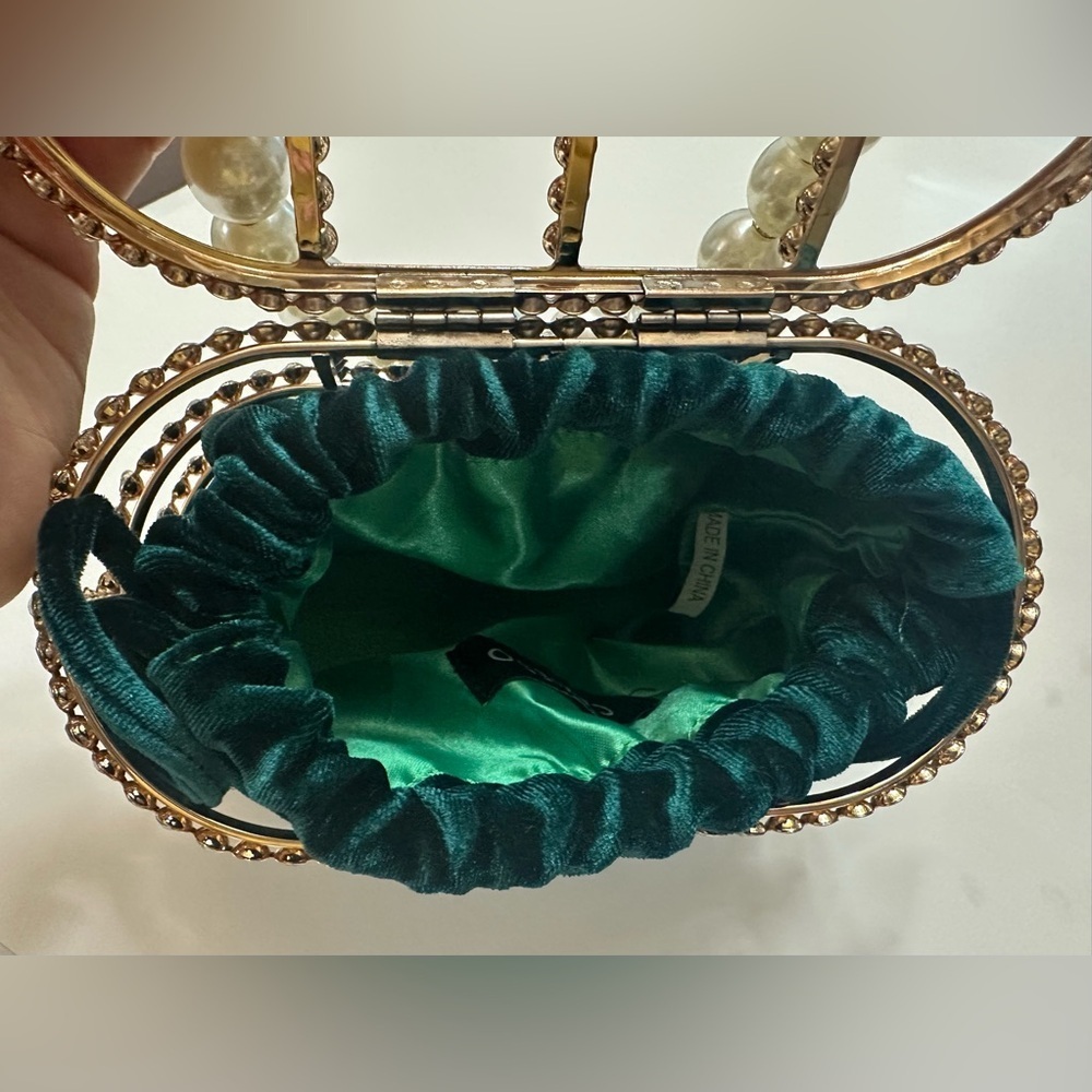 Elegant Pearl-Embellished Green Handbag ๐๐ - Picture 12 of 16